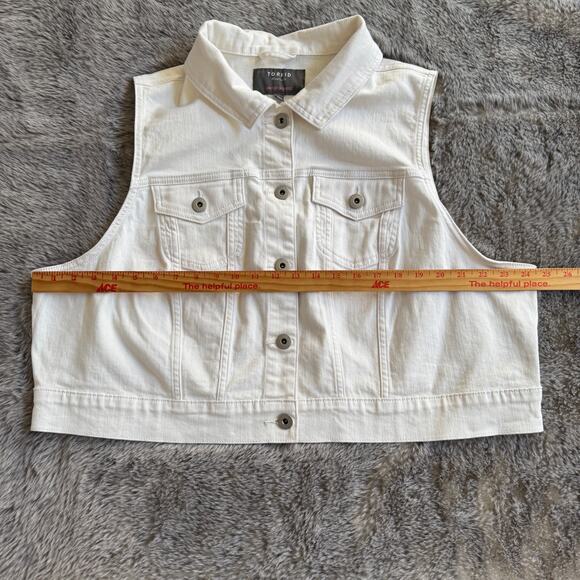 Torrid White Crop Denim Vest NEW Size 3 3X NWT Closet Staple Capsule Wardrobe - Picture 15 of 16
